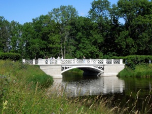 Отреставрированы три моста в Александровском парке