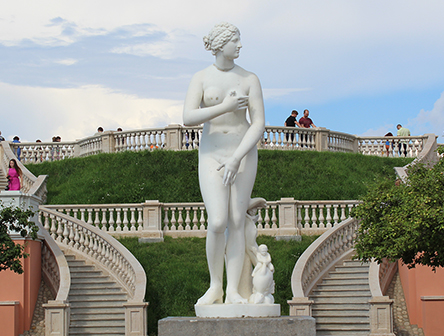 Сад Венеры и скульптура Венера Медийская